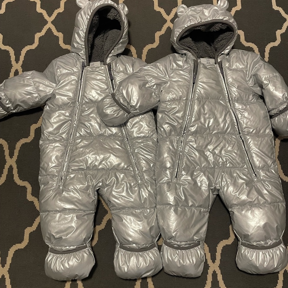 Gap infant snowsuit 12-18 months